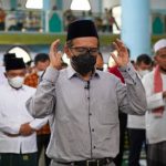 Mahfud MD Pimpin Sholat Gaib untuk Korban Semeru dan Bawa Donatur Serahkan Bantuan