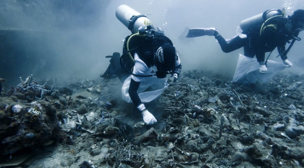 Peringati Hari Maritim Internasional di Ternate, Relawan Komunitas Pesisir dan Pecinta Laut Kumpulan 3 Ton Sampah Dibawah Laut