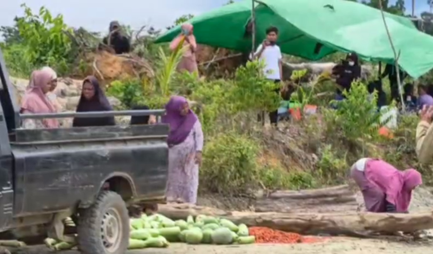 Aksi Pemalangan Alimusu Berlanjut, Ibu-Ibu Petani dan Nelayan Soligi Protes, Situasi Sempat Memanas