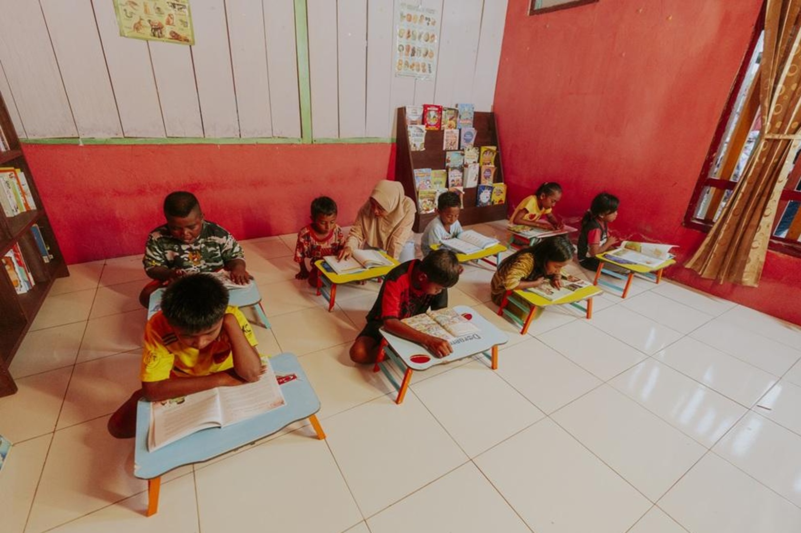 Dari Simore hingga Nyinga Moi, Harita Nickel Bangun Literasi Anak Obi lewat Rumah Belajar